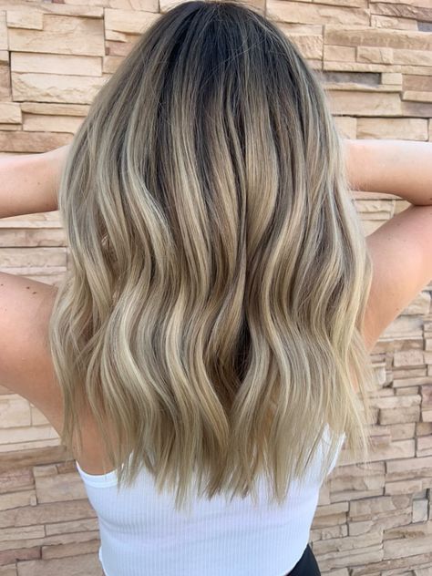 Smudgy Root Blonde, Heavy Highlight With Root Smudge, Brown To Blonde Root Smudge, Blonde Hair Dark Root Smudge, Dark Blonde Hair Shadow Root, Smudge Roots Blonde, Root Smudge Blonde Before And After, Root Melt With Blonde Highlights, Blonde Hair With Dark Root Smudge