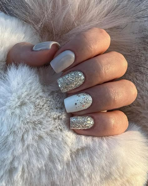 Winter Nail Designs 2023, Red Nails Glitter, Bridesmaids Nails, Glitter Accent Nails, Squoval Nails, Formal Nails, Gold Glitter Nails, White Glitter Nails, Winter Nail Designs