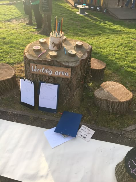 Outside Classroom Ideas Outdoor Spaces, Outdoor Writing Area, Outside Learning Area, Reggio Emilia Outdoor Spaces, Natural Outdoor Area Eyfs, Outdoor Areas Eyfs, Forest School Set Up Ideas, Outdoor Nursery Ideas, Outdoor Eyfs