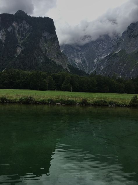 Rainy Mountains Aesthetic, Raining Mountain, Rainy Mountains, Rainy Nature, Rainy Vibes, Iphone Wallpaper Mountains, Rainy Lake, Beach Colors, Mountain Aesthetic