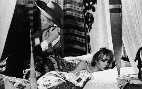 Anita Pallenberg - A kohl-eyed icon whose style has influenced younger friends like Kate Moss. Description from pinterest.com. I searched for this on bing.com/images Villa Nellcote, Anita Pallenberg Style, Jungle Music, Anita Pallenberg, Julie Newmar, Spin Doctors, Sack Dress, She Walks In Beauty, Kensington And Chelsea