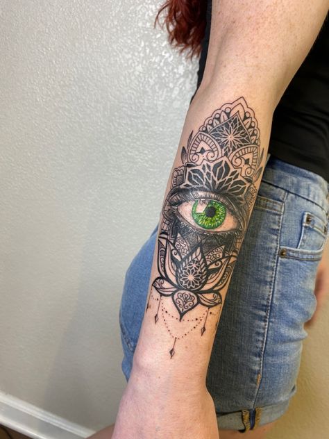 Green eye tattoo, lotus Green Eye Tattoo, Black Eye Tattoo, Evil Eye Tattoo Ideas, 3rd Eye Tattoo, Eye Tattoo Ideas, Succulent Tattoo, Third Eye Tattoos, Tattoo Lotus, Evil Eye Tattoo