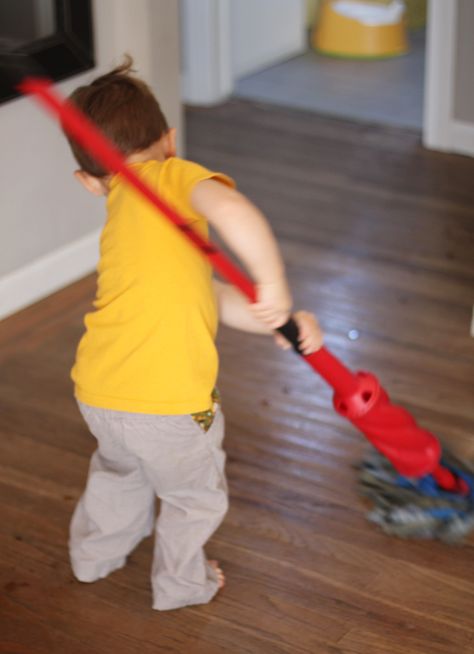 Tips for getting your house clean quickly and effectively with a toddler in tow. Great tip: using the same music as a signal that it's time to clean PLUS have a reward after of going out to lunch! (fun music AND get out of the house so you don't mess it up again!) Emily Lindenman Clean Quickly, Sunday Cleaning, Cleaning Music, Out To Lunch, Cleaners Homemade, Kids Corner, Cleaning Organizing, Cleaning Service, Household Hacks