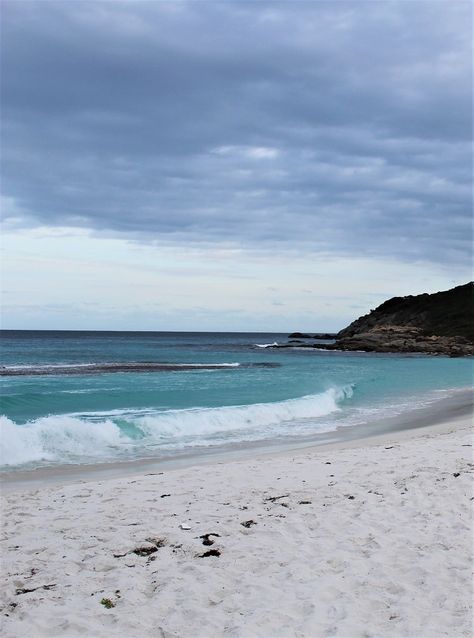 What to see and where to stay in beautiful Bremer Bay WA. Read this article to discover amazing beaches, one of Australia’s largest national parks and how to see killer whales in Western Australia! #Australia #BremerBay #KillerWhales #SunsetsandSarcasm Bremer Bay Western Australia, Albany Western Australia, Western Australia Travel, Australian Photography, Australian Road Trip, Amazing Beaches, Australian Travel, Oceania Travel, Coastal Town