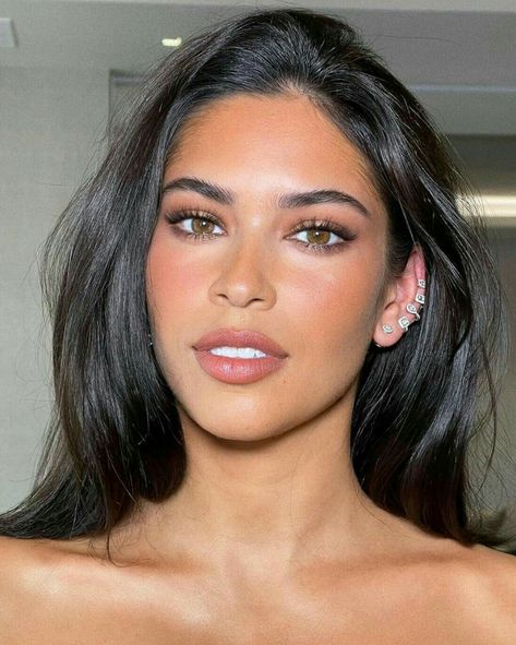 Soft GLAM makeup Olive Skin Glam Makeup, Natural Makeup Olive Skin Brown Eyes, Makeup For Brunettes With Hazel Eyes, Soft Bridal Makeup Brunette, Wedding Makeup Olive Skin Brown Eyes, Brown Glowy Makeup, Wedding Light Makeup, Natural Wedding Makeup Olive Skin, Brunette Olive Skin