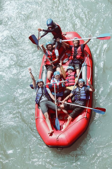 Rafting Rafting Aesthetic, Sport Aesthetic, Drop Water, Sports Aesthetic, Adrenaline Rush, Aesthetic Inspiration, Extreme Sports, Inspiration Art, Goa