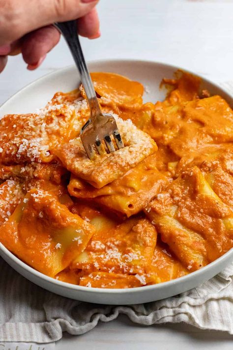 Pasta Alla Vodka Recipe, Giada Vodka Sauce, Italian Vodka Sauce Recipe, Vodka Blush Sauce Recipe, Rigatoni Vodka Sauce Recipe, Pasta Vodka Sauce Recipe, Pasta With Vodka Sauce Recipes, Alla Vodka Sauce Recipe, Cheat Day Meals