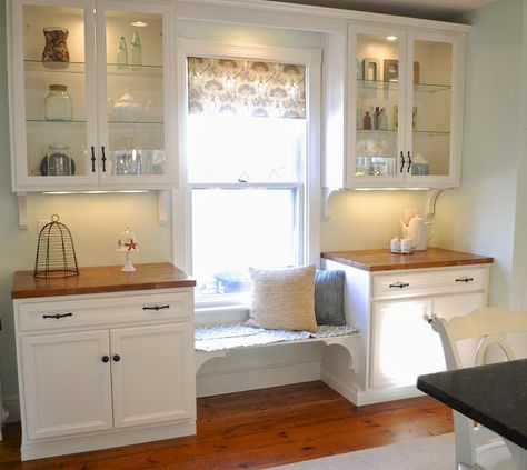 Love this storage/bench around the window in a kitchen. Perfect for serving ware if you don't have a butlers pantry. Kitchen Window Shelves, Kitchen Built Ins, Dining Room Built Ins, Window Seat Kitchen, Dining Room Windows, Coastal Dining, Window Shelves, Pantry Wall, Big Room