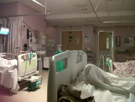 Hospitalcore Aesthetic, Hospital Photography, Hospital Room, Mental Hospital, Dreamcore Weirdcore, Medical Aesthetic, Medical Equipment, Creepy Cute, Aesthetic Pictures