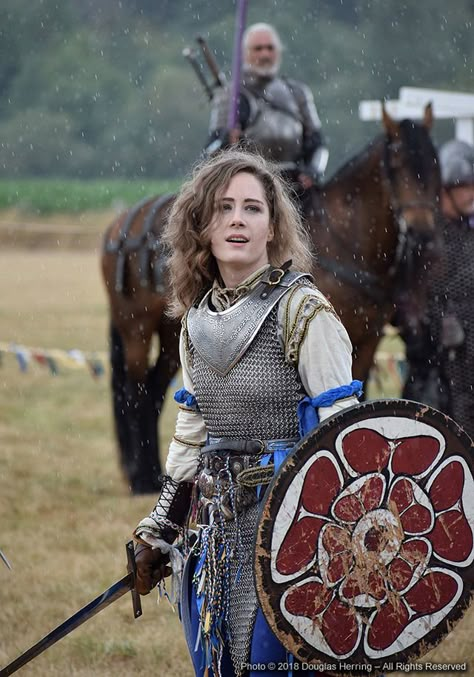 Women In Armor, Knight Lady, Rain Photo, Female Armor, Female Knight, Medieval Armor, Fantasy Costumes, Fantasy Armor, August 11