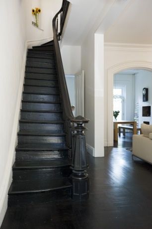 Foto Scale, High Gloss Floors, Black Staircase, Black Stairs, Escalier Design, Painted Stairs, Black Floor, Dark Interiors, Stained Wood