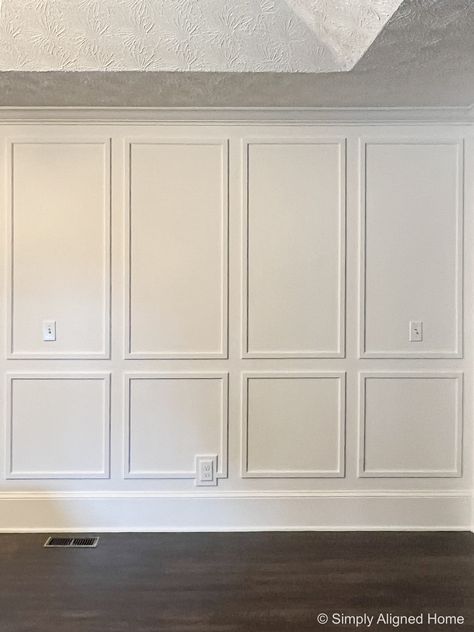 Modern Picture Frame, Picture Frame Wainscoting, Modern Trim, Living Room Panelling, Picture Frame Moulding, Feature Wall Bedroom, Picture Molding, Picture Gallery Wall, Frame Molding