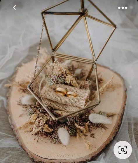 Ring Box Wedding Diy, Diy Wedding Ring, Engagement Ring Platter, خواتم خطوبة, Rings Holder, Engagement Ring Holders, Idee Cricut, Creative Wedding Gifts, Wedding Gifts Packaging