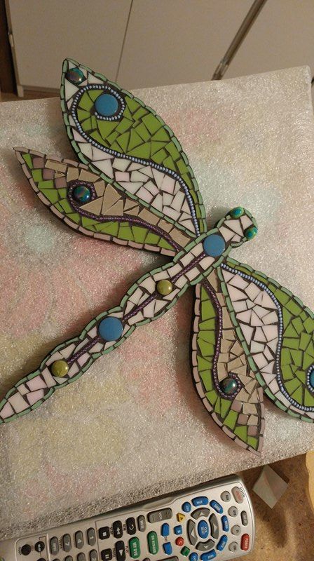 Free Mosaic Patterns Dragonfly, Dragonfly Mosaic Pattern, Dragonfly Stained Glass Window, Dragon Fly Mosaic, Dragonfly Mosaic Ideas, Dragonfly Mosaics, Mosaic Dragonflies, Mosaic Dragonfly, Dragonfly Yard Art