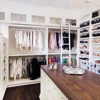 Walk In Closet Ladder Design Ideas Transitional Closet, Master Closet Design, Green Shelves, Closet Island, Modular Closets, Organized Closet, Dressing Room Closet, Dream Closet Design, Walk In Closet Design