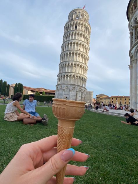 Italy Poses Ideas, Pisa Aesthetic, Travel Photos Ideas, Italy Pisa, Florence Italy Travel, Italy Vibes, Italy Pictures, Italy Summer, Italy Holidays