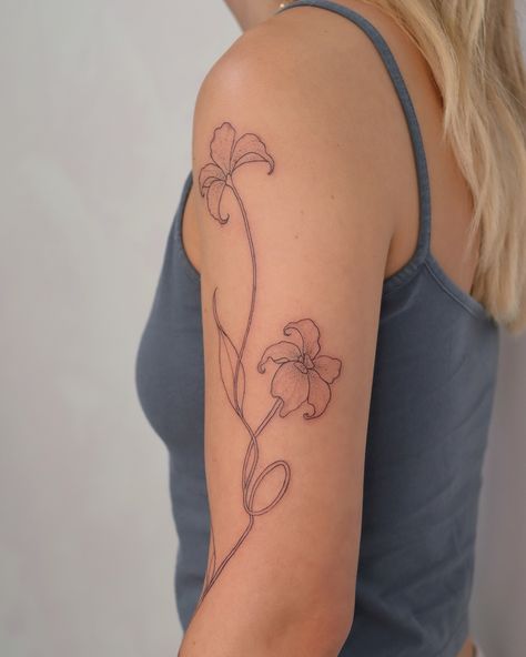 Flowy organic vine 🌿 We added orchid flowers that I shaded with dotwork to keep the delicate soft feel 🤍 I would looove to do more of these! Orchid Vine Tattoo, Flowy Tattoo, Vine Tattoo, Vine Tattoos, Orchid Flowers, Orchid Flower, Do More, I Tattoo, Orchids