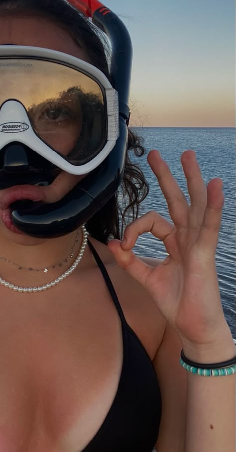 Snorkeling Outfit, Snorkeling Aesthetic, Snorkeling Pictures, Greece Fashion, Gas Mask Girl, Summer Picture Poses, Mask Girl, Taylor Swift Cute, Dream Lifestyle