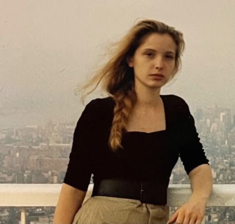 women dark academia cigarette aesthetic Julie Delpy Before Sunrise, Long Natural Curly Hair, Julie Delpy, I Love Cinema, Before Sunrise, French Actress, 인물 사진, French Girl, Beauty Inspiration