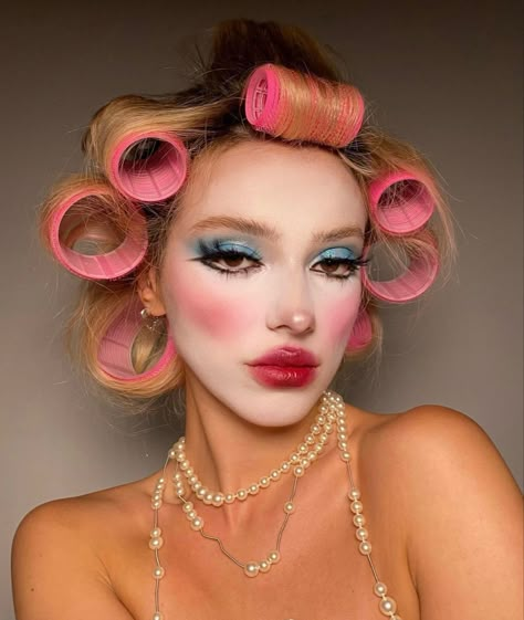 Marie Antoinette Makeup, Porcelain Doll Makeup, Drag Make-up, Funky Makeup, Drag Makeup, Doll Makeup, Creative Makeup Looks, Halloween Makeup Looks, Clown Makeup