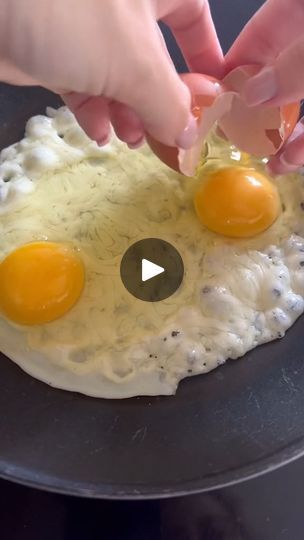 Feta Eggs, Cheesy Eggs, Gf Breakfast, Cheese Topping, Ketogenic Diet Recipes, Gluten Free Breakfasts, Cheese Eggs, Easy Food To Make, Protein Foods