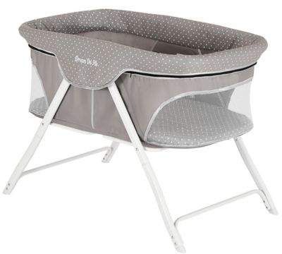 Love this portable bassinet for at home or on the go. The perfect place for baby to sleep!  #baby #babyboy #babygirl #babyshower #pregnancy #nursery #nurserydecor  #nurseryideas Baby Bedside Sleeper, Best Bassinet, Newborn Bassinet, Rocking Bassinet, Bedside Bassinet, Bedside Sleeper, Portable Bassinet, Baby Canopy, Co Sleeper