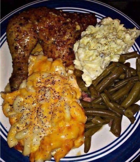 Soul Food Pictures, Black Ppl Food, Black Soul Food, Soul Food Recipes African American, Healthy Soul Food Recipes, Soul Food Dinner Plates, Black People Dinner Ideas, Black People Meals, Sunday Dinner Ideas Soul Food