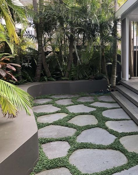 Crazy Pavers Stepping Stones, Crazy Paving Courtyard, Crazy Paving Garden, Stone Carpet Garden, Crazy Paving Stepping Stones, Paving Stones With Grass Between, Crazy Paving Pool, Garden Pavers, Crazy Paving