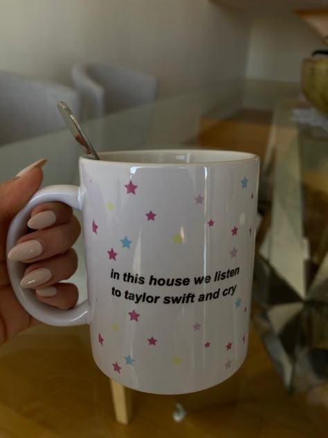 Taylor Swift Mug, Listen To Taylor Swift, Taylor Swift Birthday, Custom Fans, Long Live Taylor Swift, Cute Cups, Cute Mugs, Taylor Alison Swift, Pottery Painting