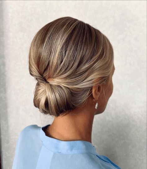 Slick Bridal Bun, Low Ballet Bun, Low Bun For Wedding, Elegant Low Bun Hairstyles, Low Bun Styles, Bun For Wedding, Elegant Low Bun, Sleek Low Bun, Slick Bun