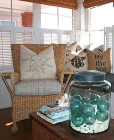 Beach Cottage Style Bungalows, Nautical Ideas, Christmas Beach, Glass Fishing Floats, Seaside Living, Glass Floats, Tropical Home Decor, Fishing Floats, Coastal Living Rooms