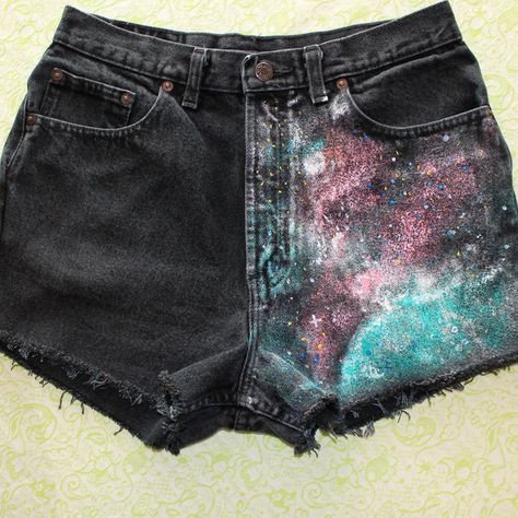 Galaxy Shorts, Galaxy Outfit, Punk Rock Outfits, Cute Country Outfits, 2000 Fashion, Fashion 80s, Diy Shorts, Painted Denim, High Waisted Jean Shorts