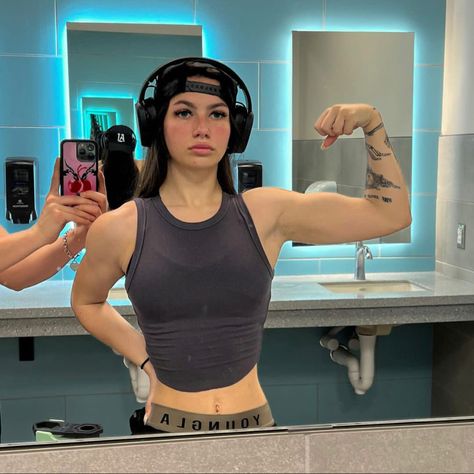 Carly Killjoy, Carly Jb, Muscle Mami, Carly Joy, Muscle Mommy, Sporty Girl, Fitness Women, Boy Fits, Gym Fits