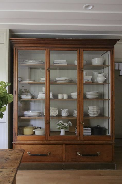 Beautiful antique kitchen cabinet furniture with glass panels. Collection of ceramic pottery. Farrow and Ball kitchen cabinets in Old White. Antique table island. Glass Cabinets Display Kitchen Cupboards, Glass Cabinet Dining Room, Kitchen Cupboard Paint Ideas, Kitchen Glass Cabinets Display, Cupboard With Glass Doors, Natural Kitchen Cabinets, Kitchen Glass Cabinets, Kitchen Cupboard Paint, Antique Kitchen Island