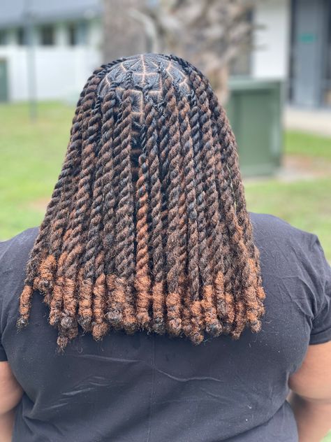 Bob Invisible Locs With Curls, Invisible Locs Bob With Color, Invisible Locs Small Parts, Invisible Loc Bob Twist, Invisible Locs Twist With Color, Invisible Locs Bob, Invisible Locs With Color, Queens Hairstyles, Locs Bob