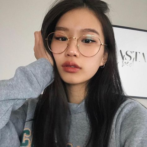 Korean Glasses Frames, Frames For Round Faces, Asian Glasses, Clear Glasses Frames Women, Korean Glasses, Glasses Inspo, Cute Glasses Frames, Glasses For Round Faces, Glasses Aesthetic