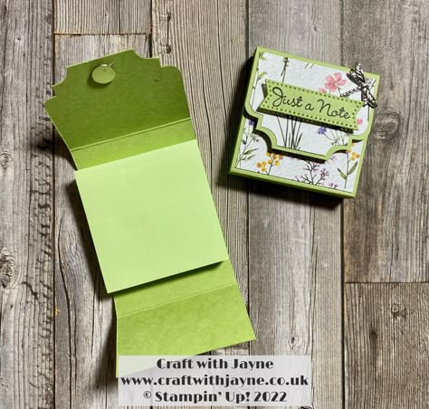 How to make a Mini Post-It Note Customer Thank You Gift | Dainty Flowers | Craft with Jayne | Stampin Up! – Craft with Jayne Notepad Crafts, Post It Holder, Note Pad Holder, Notes Project, Handmade Journals Diy, Post It Note Holders, Note Pad Covers, Notes Craft, Dainty Flowers