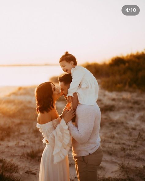 Family Beach Pictures Outfits, Maternity Shoot Beach, Beach Photoshoot Family, Sunset Family Photos, Beach Picture Outfits, Maternity Photography Family, First Family Photos, Beach Photography Family, Mommy And Me Photo Shoot