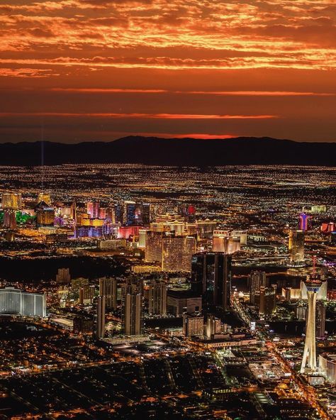 Las Vegas on Instagram: “When's the last time your weekend looked like this? 🤩 #OnlyVegas 📸: @ai.visuals” Nice Hotel, Hotel Safe, Vacation Planner, Las Vegas Strip, Travel Sites, Booking Hotel, Uk Travel, Las Vegas Nevada, City Skyline