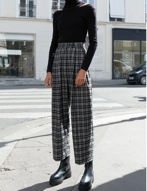 Checkered Pants Outfit, Grey Academia, Plaid Pants Outfit, Pixie Market, Checkered Pants, Academia Fashion, Cute Pants, New Dresses, Grey Plaid