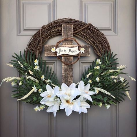 Easter Wreath Cross, Cross Wreath Diy, Easter Resurrection, Easter Flower Arrangements, Church Easter Decorations, Easter Wreath Diy, Front Porch Christmas Decor Ideas, Porch Christmas Decor Ideas, Porch Christmas Decor