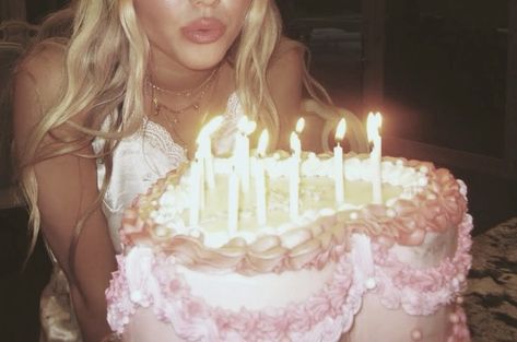 2014 Birthday Aesthetic, Sixteen Birthday Aesthetic, Girly Birthday Aesthetic, August Birthday Aesthetic, 17 Birthday Cake Aesthetic, Sweet 16 Asthetics, Aesthetic Birthday Food, Birthday Aesthetic 17, 16 Candles Aesthetic