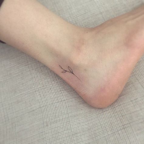 Minimalist Tattoo Meaning, Typography Tattoo, Petit Tattoo, Shape Tattoo, Tattoo Equipment, E Tattoo, Subtle Tattoos, Tattoo Trends, Pattern Tattoo