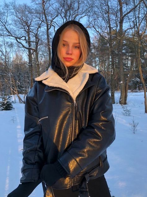 Nyc Picture Ideas, Scandi Winter, Light Pink Coat, Outfits Alt, Winter Fashion Cold, Cold Weather Outfits Winter, Winter Outfits Aesthetic, Canadian Girls, Instagram Christmas