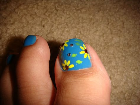 3- Sunflower Toe Nail Art | Flickr - Photo Sharing! Pedicure Art, Pedi Designs, Toes And Nails, Toe Nail Design, Toenail Art, Toes Nails, Toenail Designs, Sunflower Nails, Pedicure Designs