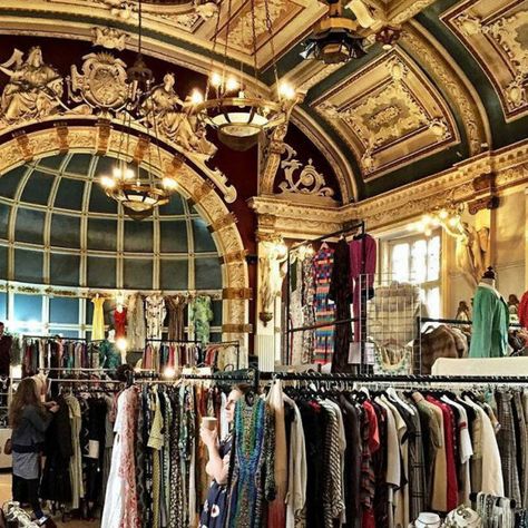 How to Vintage Shop Like a Pro in London London Shopping, London Baby, London Aesthetic, City Poster, London Places, Things To Do In London, England And Scotland, London Town, Visit London