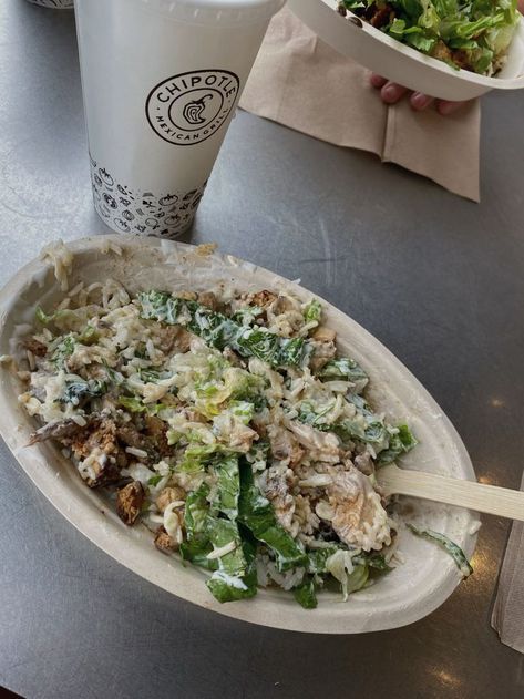 Chipotle Bowl Ideas, Chipotle Bowl Aesthetic, Burrito Bowl Chipotle, Chipotle Aesthetic, Chipotle Recipe, Chipotle Bowls, Food Dates, Chipotle Chicken Bowl, Chipotle Burrito Bowl