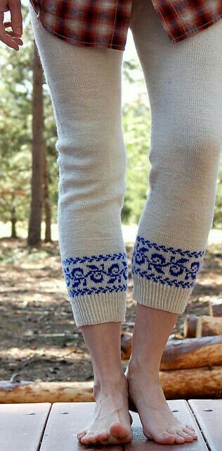 Knit leggings Knitted Wit, How To Purl Knit, Knit Leggings, Off Grid, Knit Or Crochet, Knit Pants, Knit Outfit, Knitting Inspiration, Machine Knitting