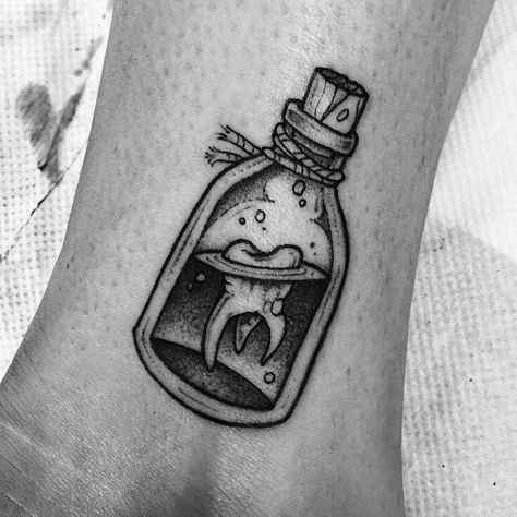 Witchy Bottle Tattoo, Tooth Jar Tattoo, Potion Bottle Tattoo Traditional, Jar Of Teeth Tattoo, Heart Bottle Tattoo, Potion Bottles Tattoo, Occult Tattoo Ideas, Occult Art Tattoo, Teeth Tattoo Ideas