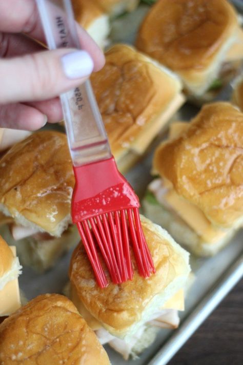 Turkey Avocado Sliders Chicken Avocado Sliders, Turkey Apple Sliders, Turkey Provolone Sliders, Cajun Turkey Sliders, Turkey Apple Cheddar Sliders, Turkey Sliders On Hawaiian Rolls, Hawian Roll Sliders Turkey, Sliders On Hawaiian Rolls, Turkey Melt